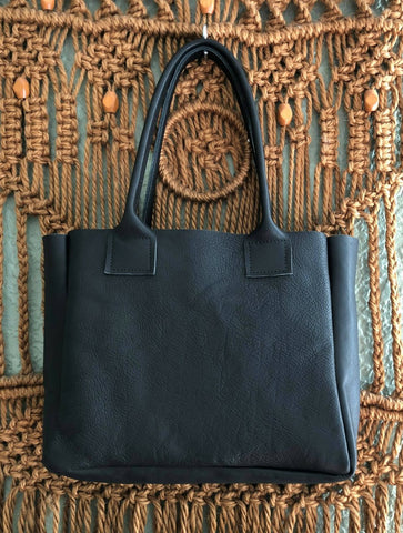 Expedition Tote in MATTE BLACK