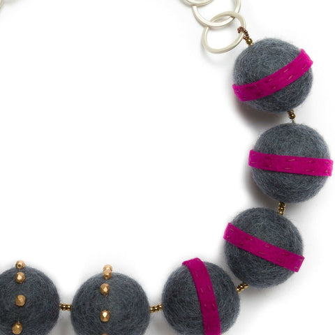 Big Felt Stripe Necklace | Charcoal/Magenta