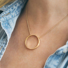  Gold Solitaire Circlet Pendant Necklace