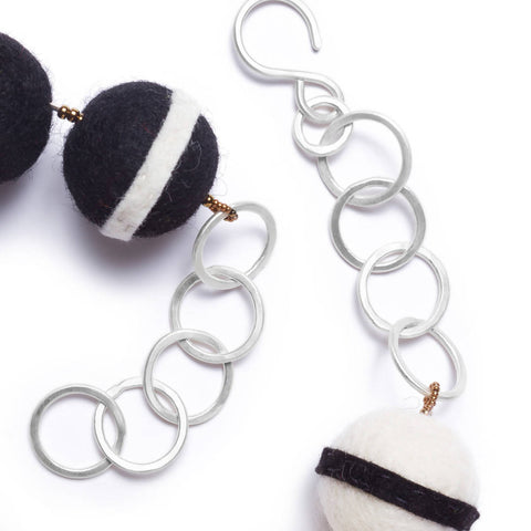 Big Felt Stripe Necklace | Black/White