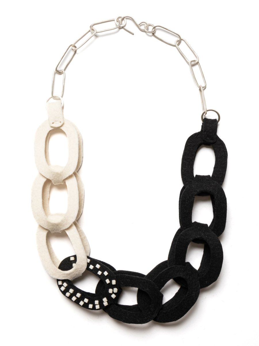 Big Felt Chain Necklace | Black/White